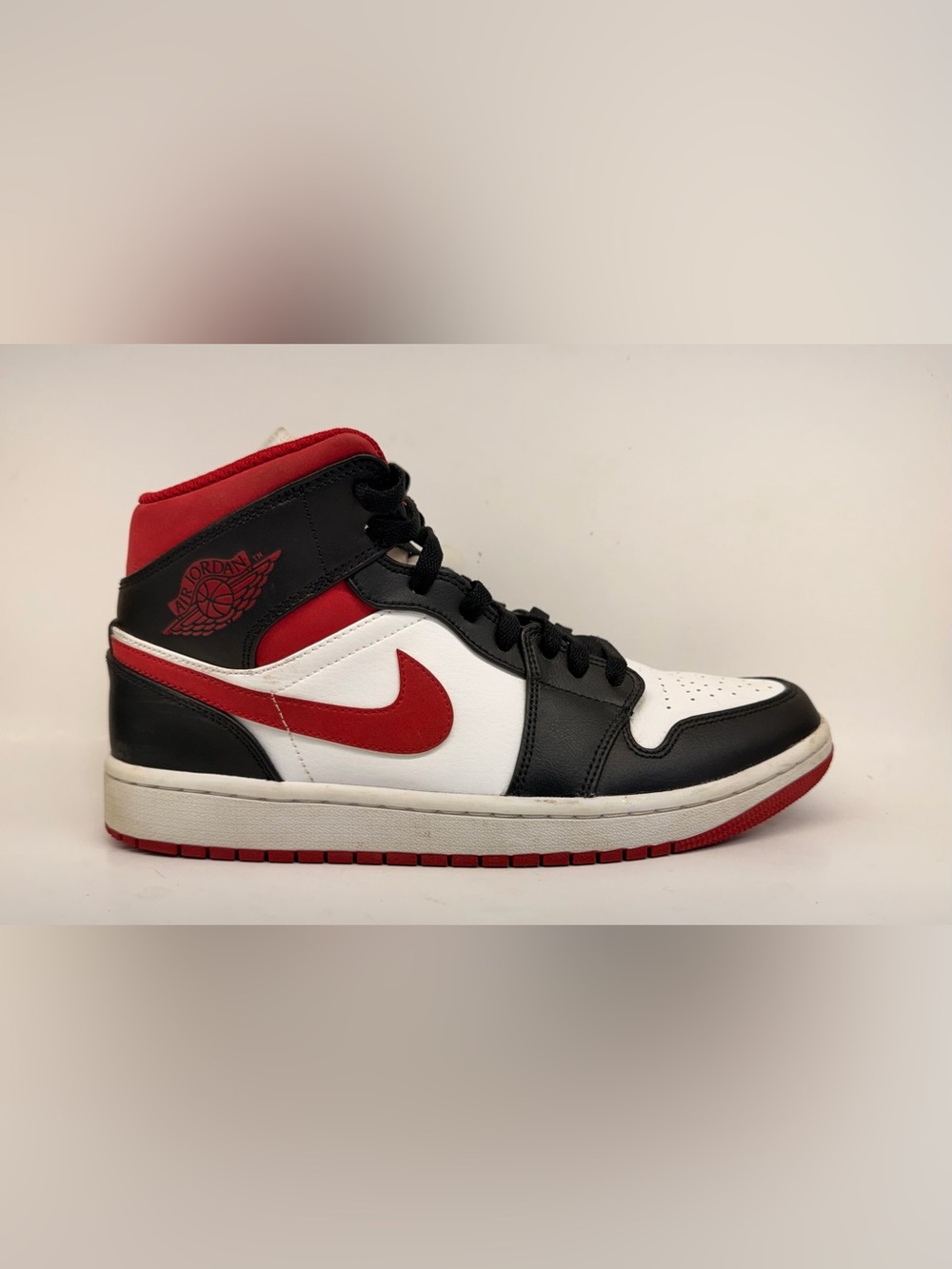 Nike Air Jordan 1Mid (198)